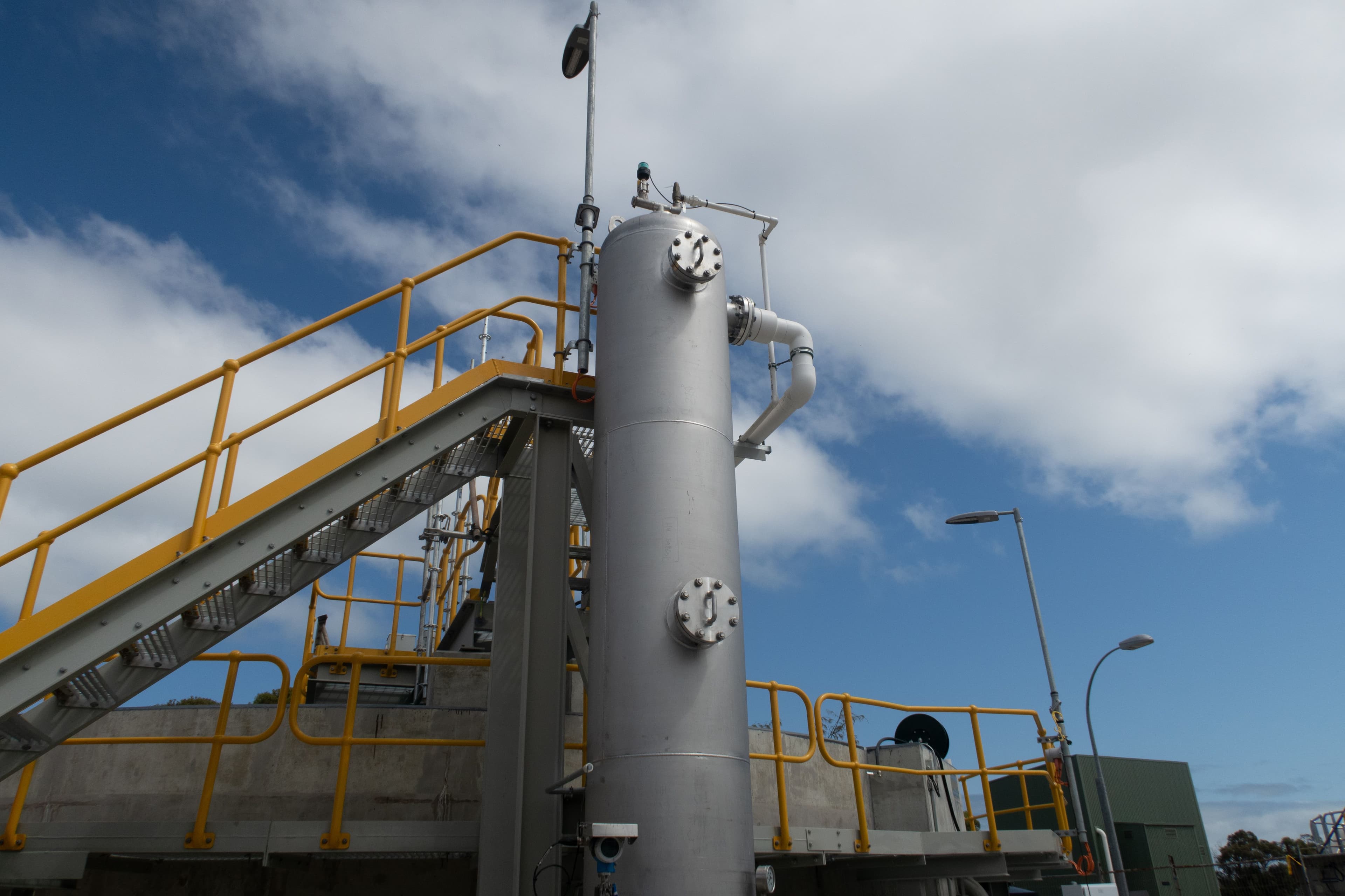 Swivelpole lowering systems installed at the dissolved air flotation (DAF) area of a water resource recovery facility